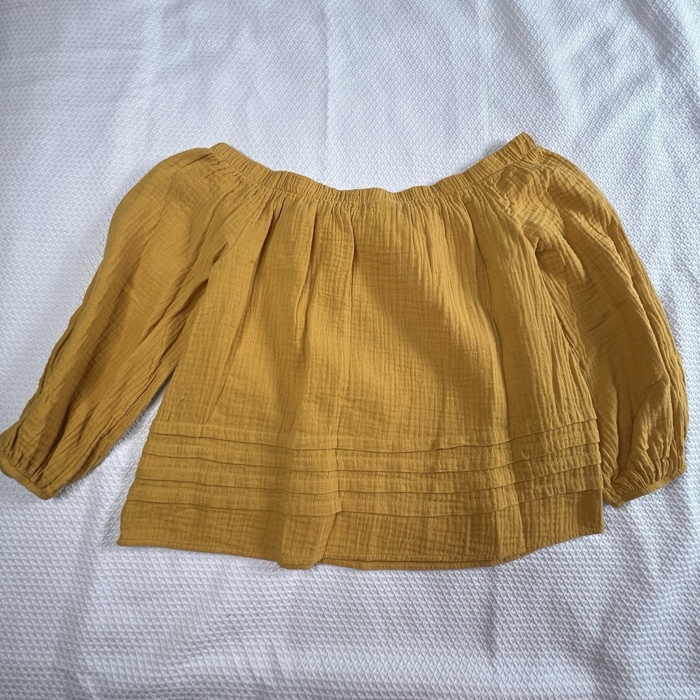 Roan + Ryan Mira Off Shoulder Blouse Womens Size XS Pleated Gold 3/4 Sleeves